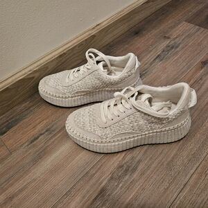 Universal Thread Cream Sneakers